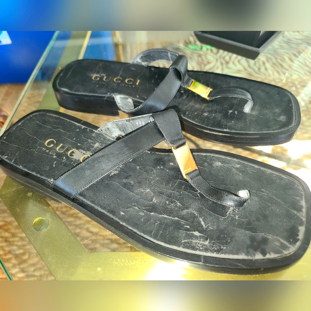 Gucci 90s Tom Ford Leather Flip Flops Sandals